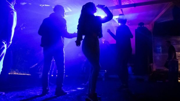 – Dás-me Lume? 20 Dançando por alexey turenkov