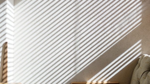 Sombra de estores em parede