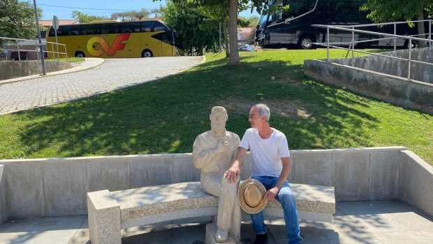 Barca d'Alva 11 Pedro e estátua de A Silva