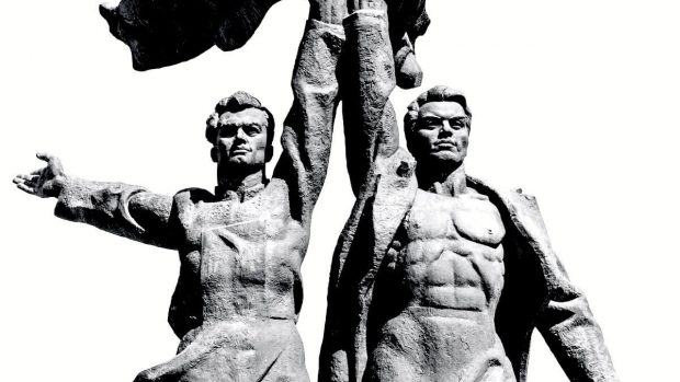 Praça do Revisionismo Iluminado 15 UKRAINE. Kiev. 2019. The Peoples' Friendship Arch